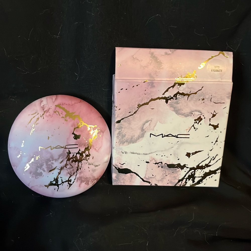 MAC COSMETICS LIMITED EDITION IRIDESCENT POWDER in ‘INTO ETERNITY’